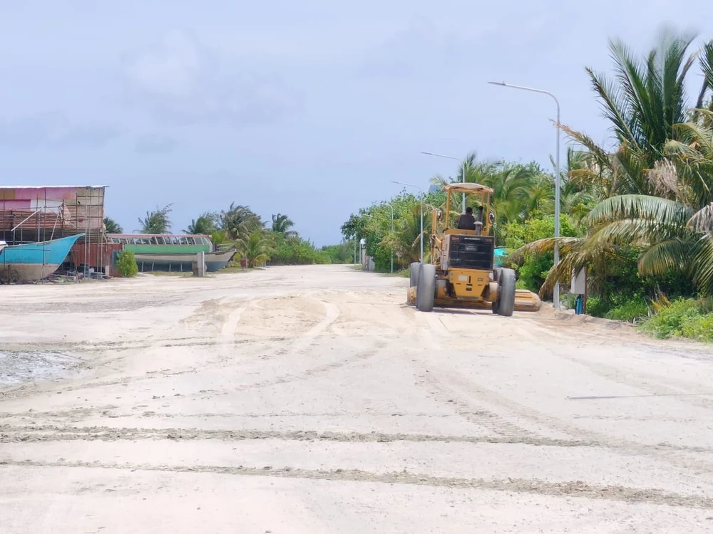 photo for ކުޅުދުއްފުށީ ސިޓީގެ އެއަރޕޯޓަށް ދަތުރުކުރާ މަގަށް ވެލިއަޅައި އެއްވަރުކޮށް،